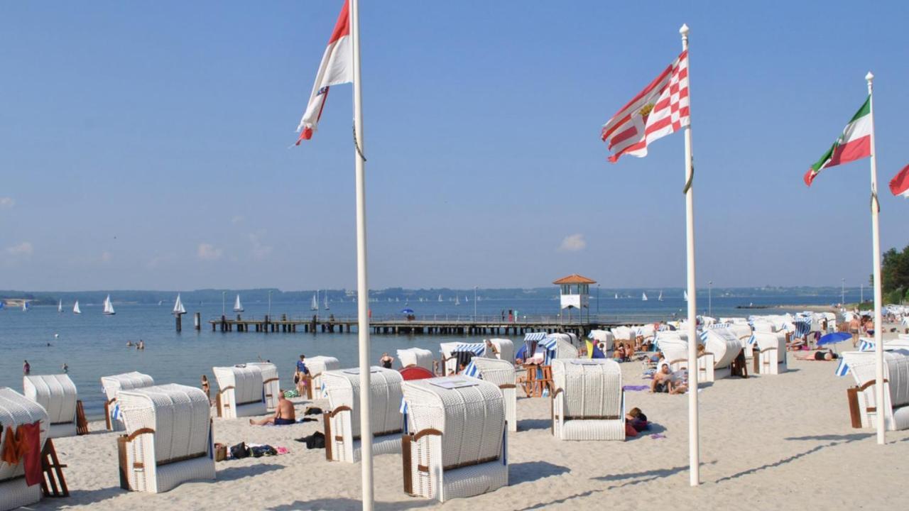Strandblick Mit Strandkorb & Fahrraedern Glücksburg Exteriér fotografie